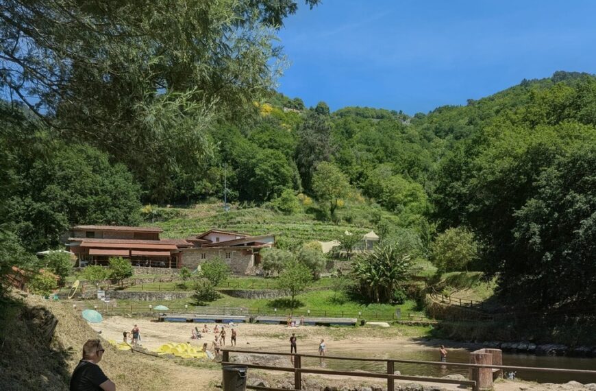 Praia da Cova: A River Beach in the Heart of the Ribeira Sacra