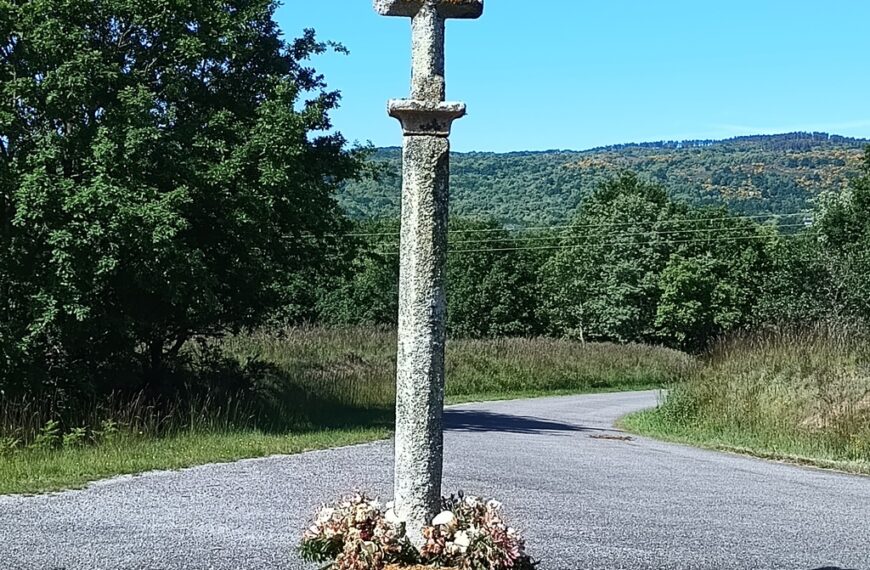 Cruceiros: The Stone Crosses You Can’t Escape in Galicia