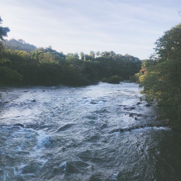A Short Riverside Walk Along the Río Cabe