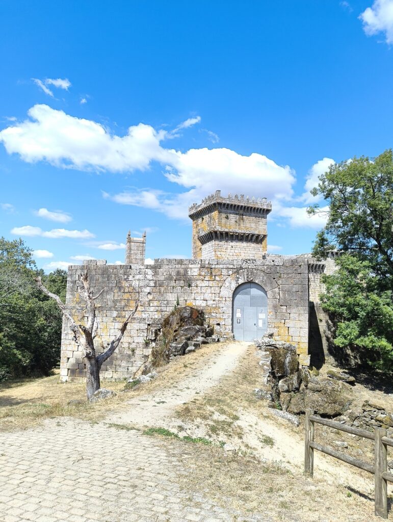 Castillo de Pambre: A…