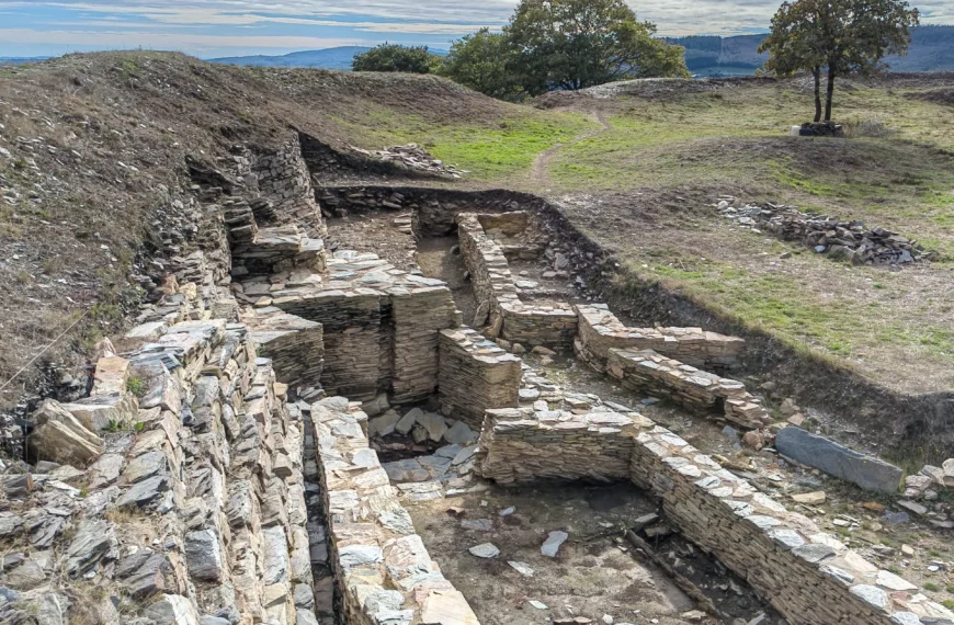 Castromaior: Walking Through an Iron Age Hill Fort Near Portomarín